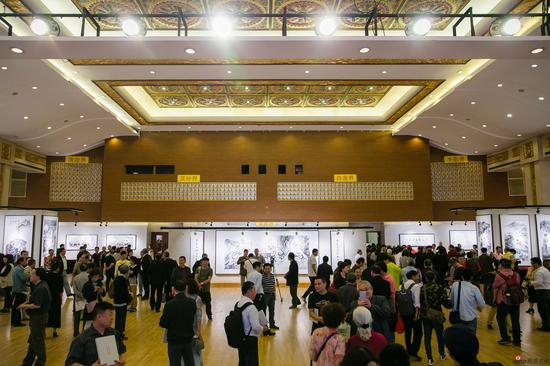 展览吸引了来自全国各地众多的艺术爱好者前来参观