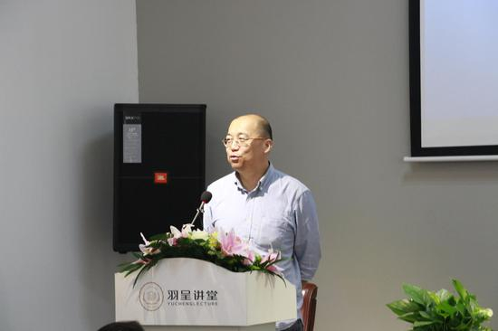 著名艺术经纪人、画廊协会监事林松作为导师代表发言