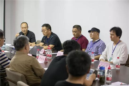 左一：策展人刘祥莲、左二：白联晟、左三：尤德民、左四：王石染、左五：高永