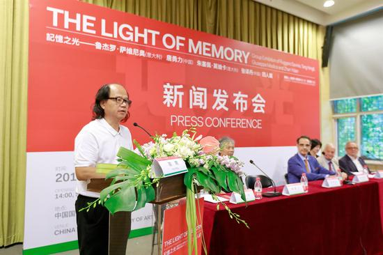 中国国家画院副院长、本次展览策展人之一张晓凌致辞（摄影：武广宇）