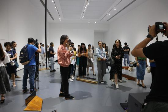 策展人孙啟栋导览