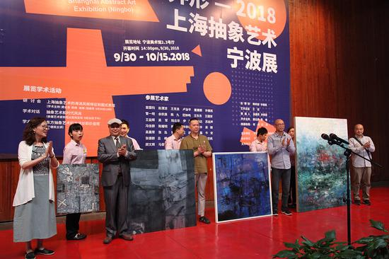 宁波美术馆收藏上海代表性抽象艺术家许德民、吴晨荣和著名画家何伟、吕嵘作品仪式