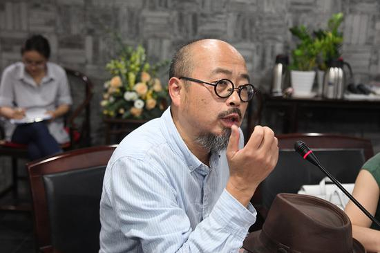 宁波代表性当代艺术家、宁波当代艺术学会会长陈峰（研讨会学术主持）发言
