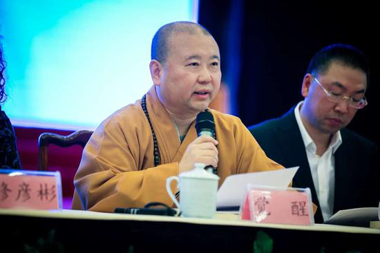 中国佛教协会副会长、上海玉佛禅寺方丈觉醒法师出席开幕式并致辞