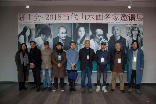 左起：毕可燕、石荣强、屠鸿辉、崔强、孔燕、刘祥莲、孙宏涛、肖舜之、余久一