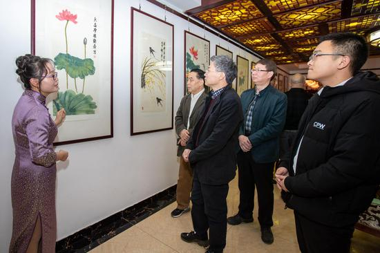 嘉宾观展