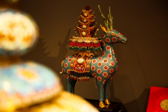 刘永森大师作品：景泰蓝嵌玉《神鹿聚宝》