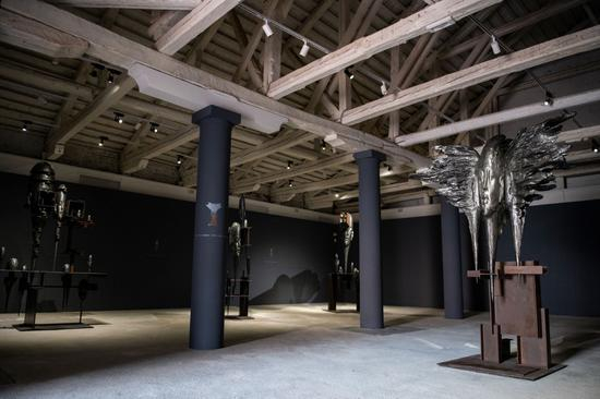 　　陈世英个展《钛坦：物质与时空对话》展览现场，Fondaco Marcello，威尼斯，2021，摄影：Giacomo Cosua