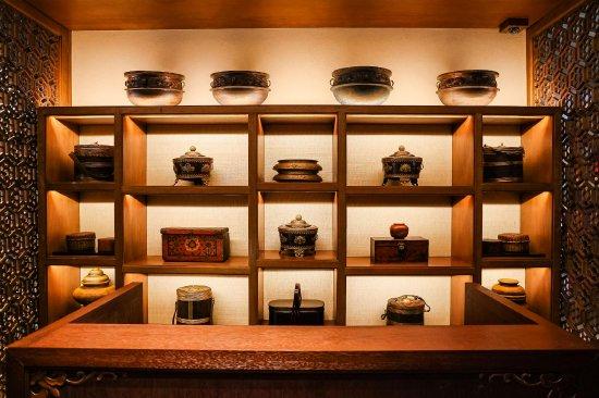 酒店内从当地收集而来的藏羌传统工艺品