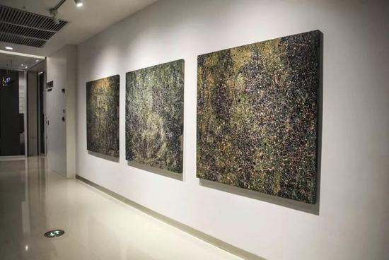 梁进青作品展览现场
