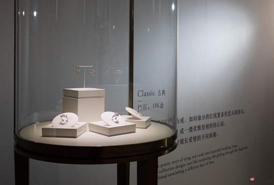 古典风格艺术作品和珠宝