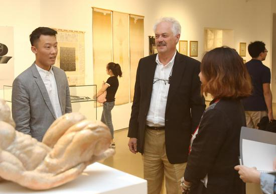 此次展览策展人、匈牙利艺术研究院美术部院士、沙劳-艾诺