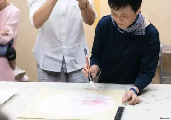宋人绢本莲花小品临摹
