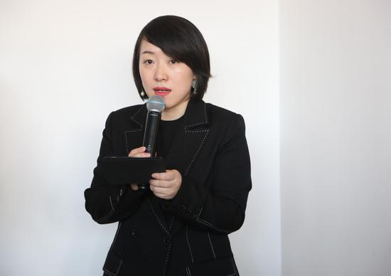 今日美术馆学术副馆长晏燕女士主持开幕仪式