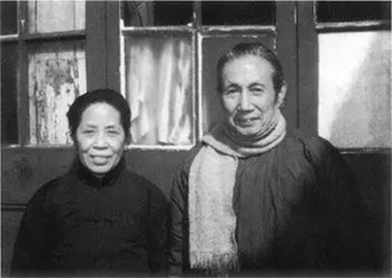 1970年代的陆俨少与妻子朱燕因