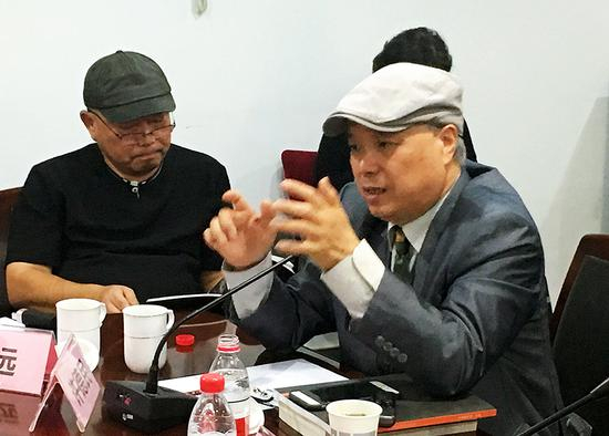 上海代表性抽象艺术家、上海抽象画会会长许德民教授发言
