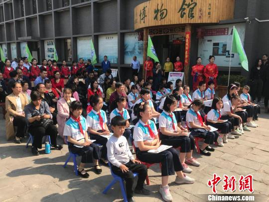该基地旨在为青少年普及传统文化，进行一系列科学文化体验活动。　胡健 摄