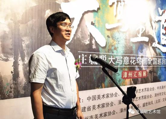 漳州市政府副市长兰万安主持开幕式