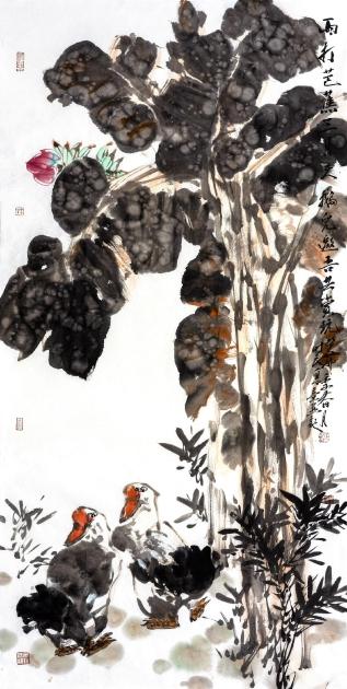 梁时民《雨打芭蕉三月天,鹅儿邀吾共赏玩》137×70cm