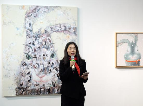 艺术阿尔法创始人李熠主持活动开幕式