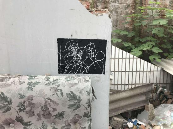 倪卫华，《追痕-户外（上海潘广路3）》， 2018年