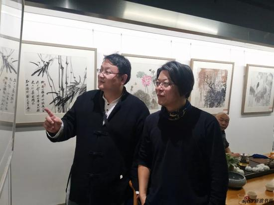 南京市花鸟画研究会理事程万里教授和常务理事蒋鹏先生