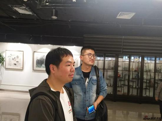 理事文爽先生和画家刘伟佳先生