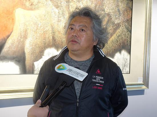 青岛市美术家协会副主席、青岛市美术馆馆长郝麒先接受采访