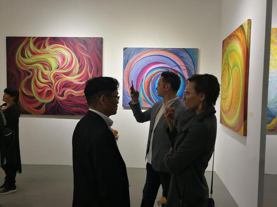 第22届上海艺博会王冰个展“凤凰涅槃”现场