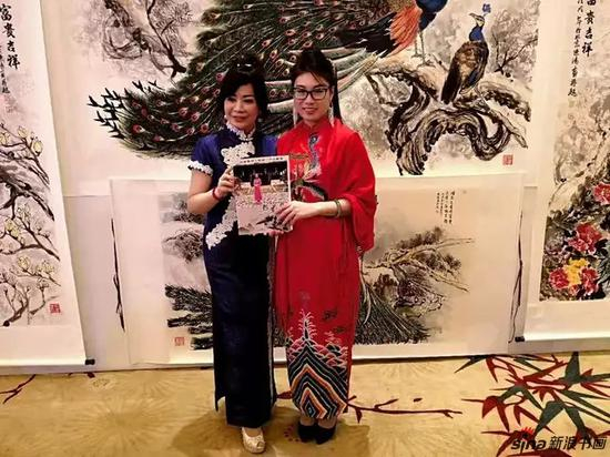 陈鸿雅号孔雀皇后出席国际文化交流现场
