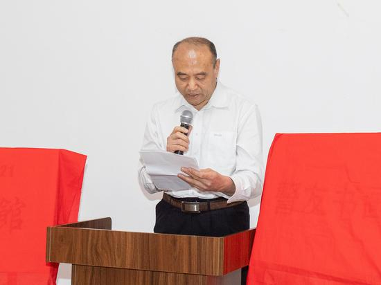 曹长发宣读部分贺信