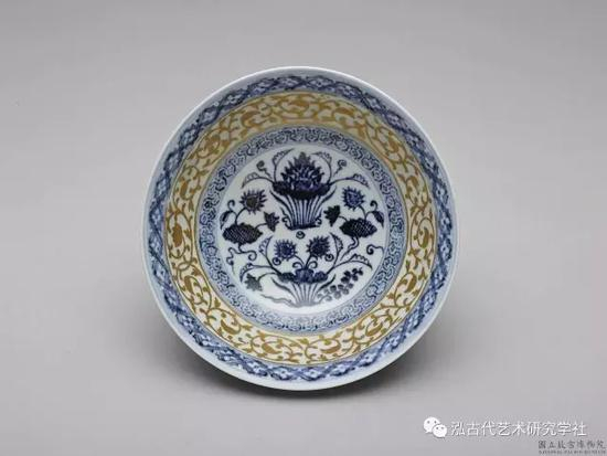 明 永乐 景德镇窑 青花戗金卷草莲塘纹碗 台北国立故宫博物院