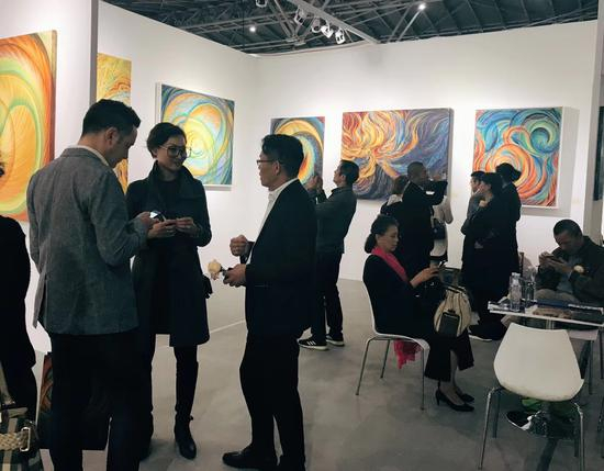 第22届上海艺博会王冰个展“凤凰涅槃”现场