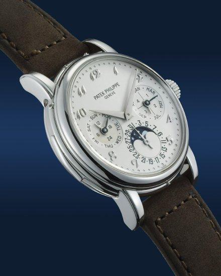 百达翡丽 　　型号3974P-001铂金腕表，约2001年制 　　估价：8，800，000 - 17，600，000港元