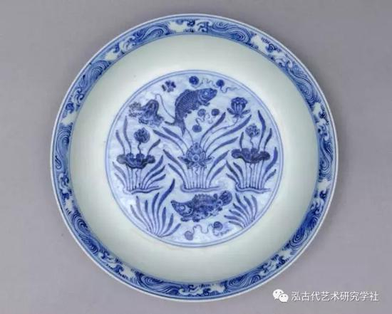 明 宣德 景德镇窑 青花海水鱼藻纹撇口圆盘 北京故宫博物院