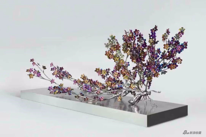 　　《再生-蝴蝶》Rebirth-Butterfly 不锈钢镀色 Stainless Steel， Painted 165x50x68cm（底座 165x48x8cm） 2017