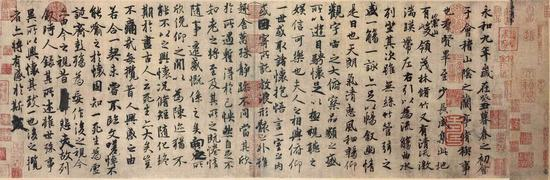 唐朝神龙年间冯承素版的手摹《兰亭序》，近期在故宫博物院举办的《石渠宝笈》特展中出现。再看一下现场是什么样吧。