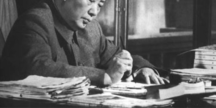 这张著名的毛主席工作照是摆拍而成_手机新浪网