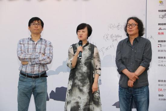 　　从右至左：徐冰先生，北京德美艺嘉文化产业股份有限公司CEO董艺女士，北京静恩德凯投资管理有限公司杨心一博士