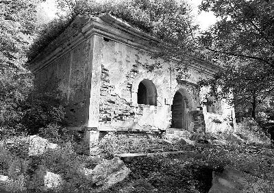 环秀禅寺山门与配殿已毁，仅存正殿