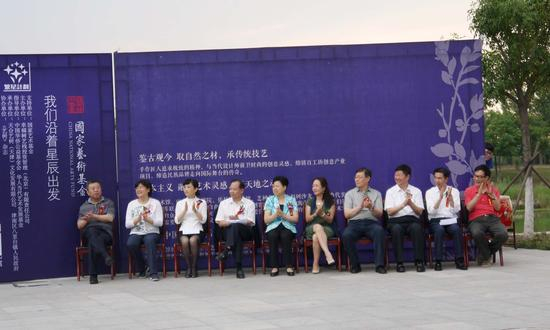 “繁星计划一一当代青年艺术家推广活动”国际巡展天津站开幕现场