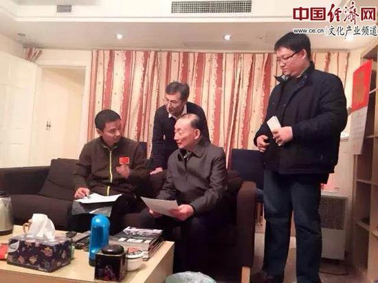 梅葆玖先生对修复后母带进行审听