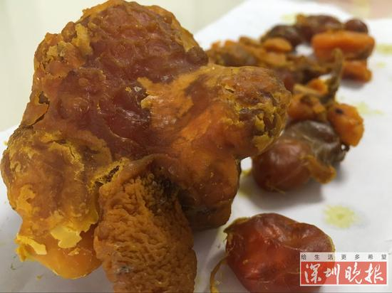吴先生手中自然风干的物品