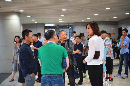 社会各界人士出席展览开幕仪式及漕河泾开发区·新美术馆战略合作签约仪式（选用）