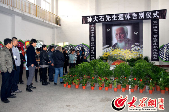 高唐举行孙大石先生遗体告别仪式。大众网记者 侯晓 摄