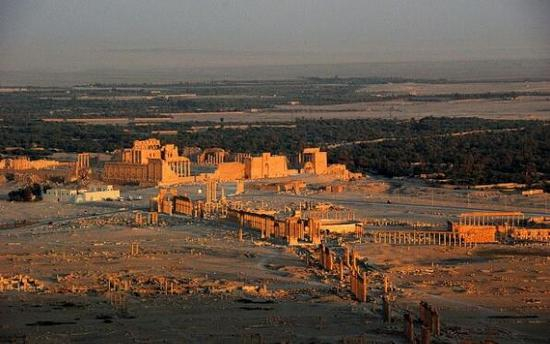 The Great Colonnade at Palmyra， before the city was first occupied by Isil