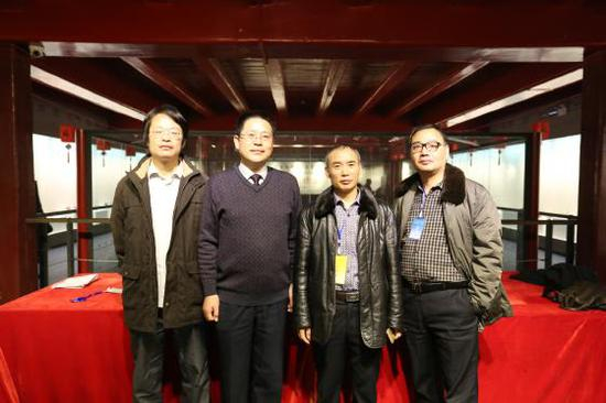 承办方：江苏省陶瓷艺术实训基地、江苏省宜兴市陶文化国际交流中心领导合影
