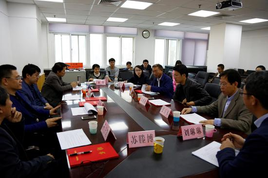 　　文化部文化艺术人才中心《书法专业人才、小书法师在线培训考核标准（试行）》启用会在文化部文化艺术人才中心召开