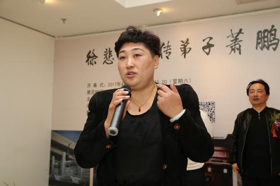 本次展览的策展人吕昕女士在开幕式上致辞
