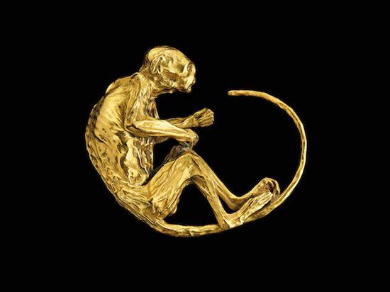 悲伤。“难以置信的遗迹珍宝”展览现场。供图：达明·赫斯特与科学有限公司